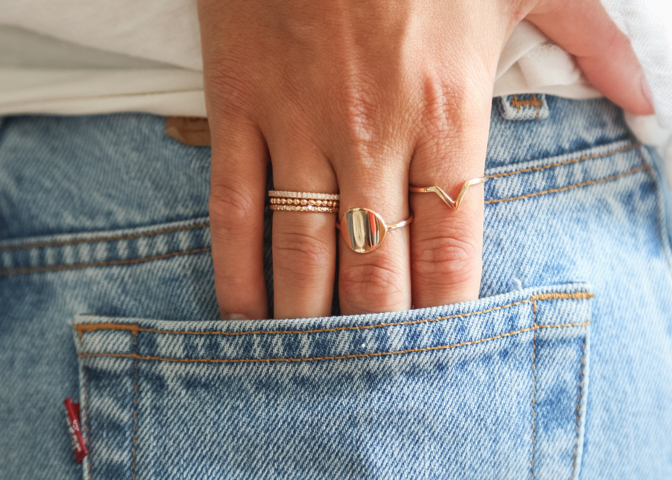 Bague avec plaque ronde sale