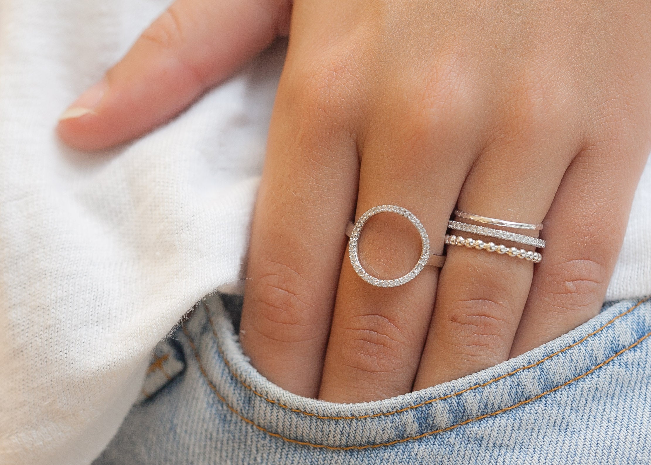 Bague un rond serti de zircons en argent Bague femme en argent