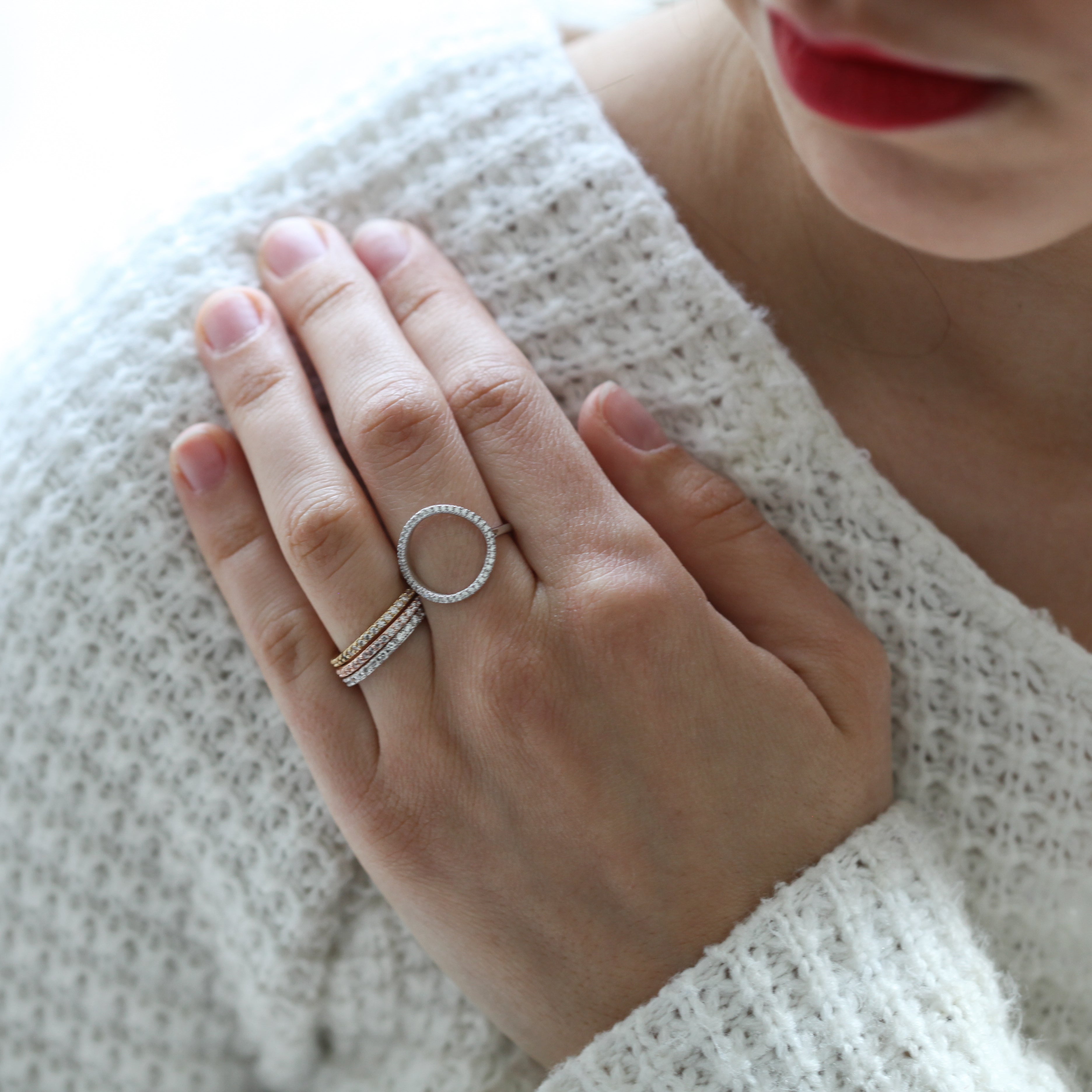 Bague un rond serti de zircons en argent Bague femme en argent