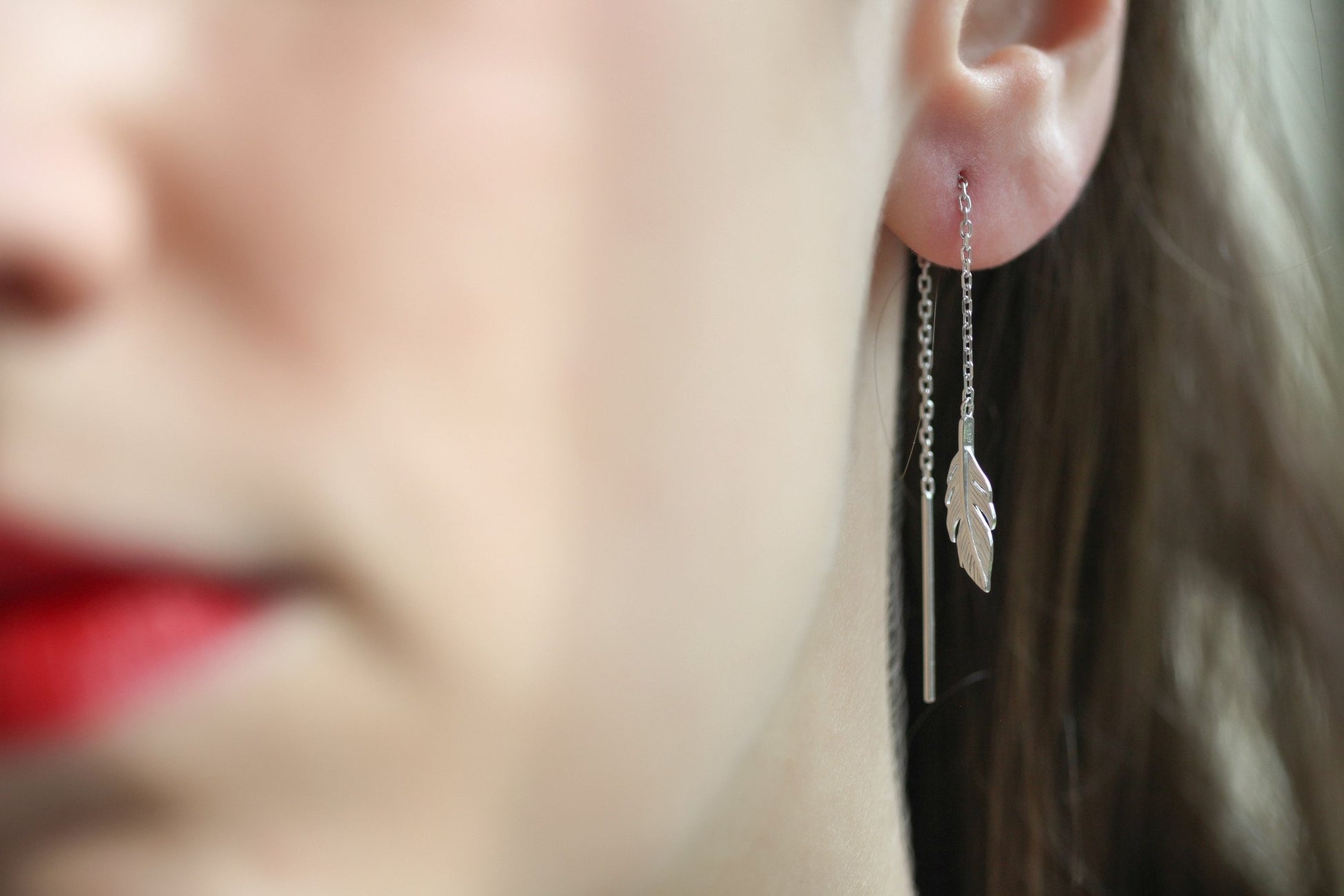 Boucles d'oreilles chaînes traversantes argent 925, plume pendante, BO  longues - L'INDIENNE - Detail de Mode