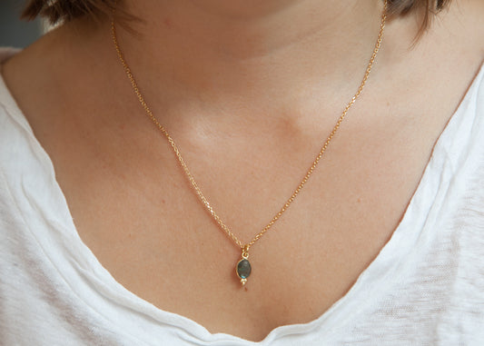 Collier petite pierre labradorite plaqué or