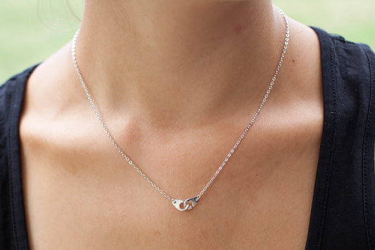 Collier avec menottes en argent véritable