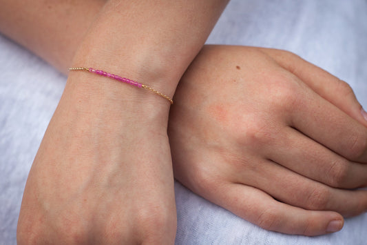 Bracelet avec perles de couleurs plaqué or