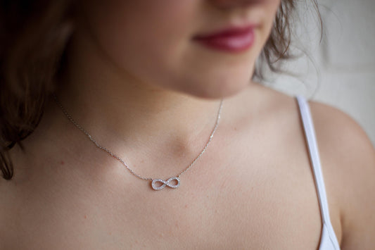 Collier infini en argent et zircons